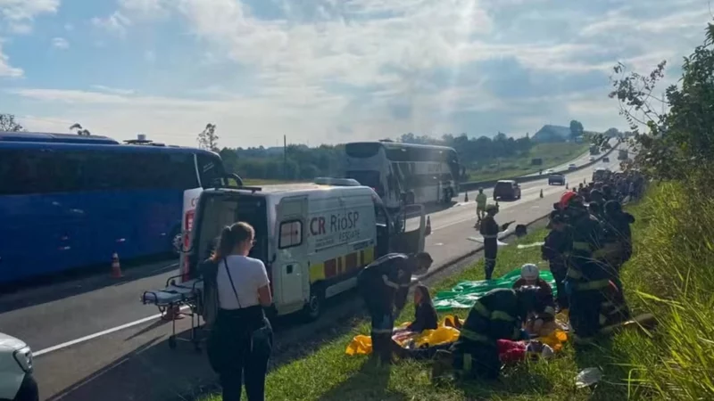 Engavetamento com ônibus de romeiros de Paranaíba deixa  feridos leves em SP