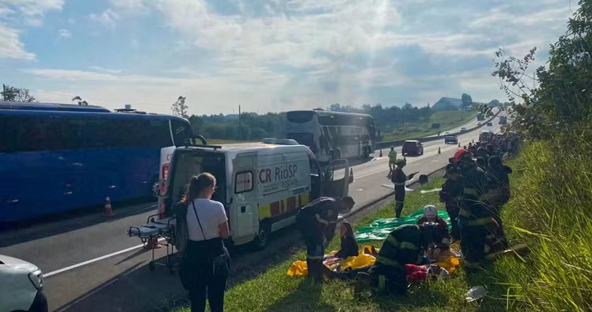 Engavetamento com ônibus de romeiros de Paranaíba deixa  feridos leves em SP