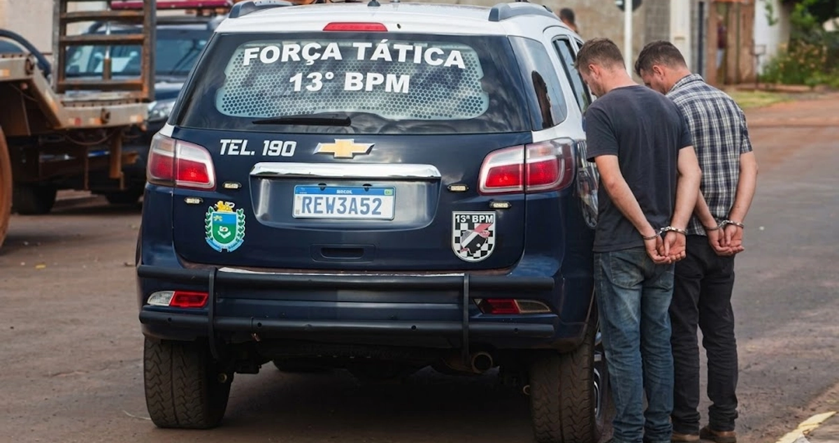 Força Tática fecha boca de fumo e prende dois por tráfico em Paranaíba
