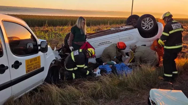 Motorista da Saúde de Paranaíba fica ferido após capotamento de carro em Campo Grande