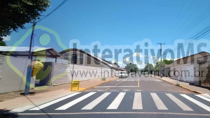 Rapaz é preso após pichar escola, resistir à prisão e tentar fugir da PM em Paranaíba