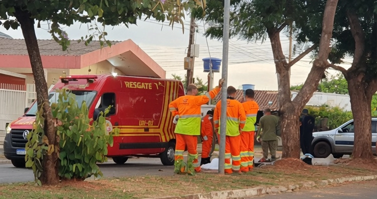 Vídeo – Motociclista morre após acidente com ônibus no Bairro de Lourdes em Paranaíba