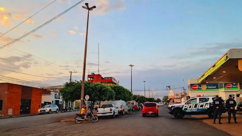 Homem é preso com revólver após avançar sinal e quase bater em viatura da PM em Paranaíba