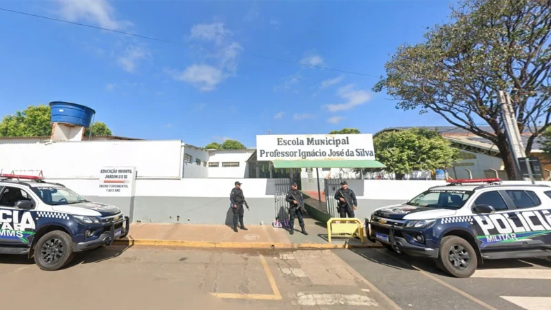 Homem é preso pela PM após invadir escola com faca em Paranaíba