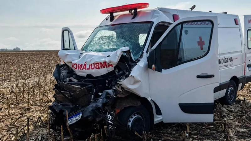 Paciente em tratamento de câncer morre após ambulância bater em carreta na BR-060