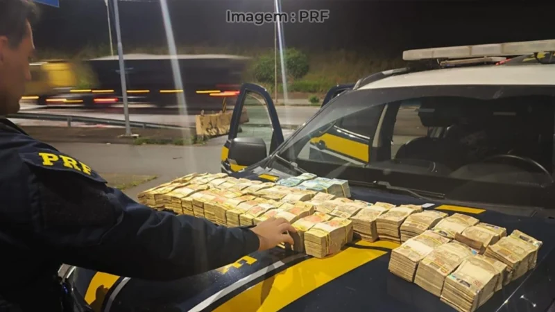 PRF apreende R$ 870 mil que seriam usados na política