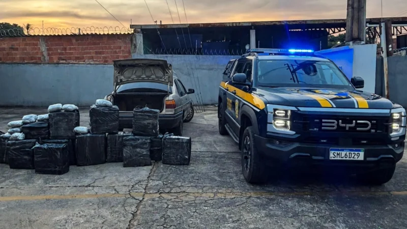 Perseguição na BR-158 em Paranaíba termina em apreensão de 426 kg de drogas pela PRF