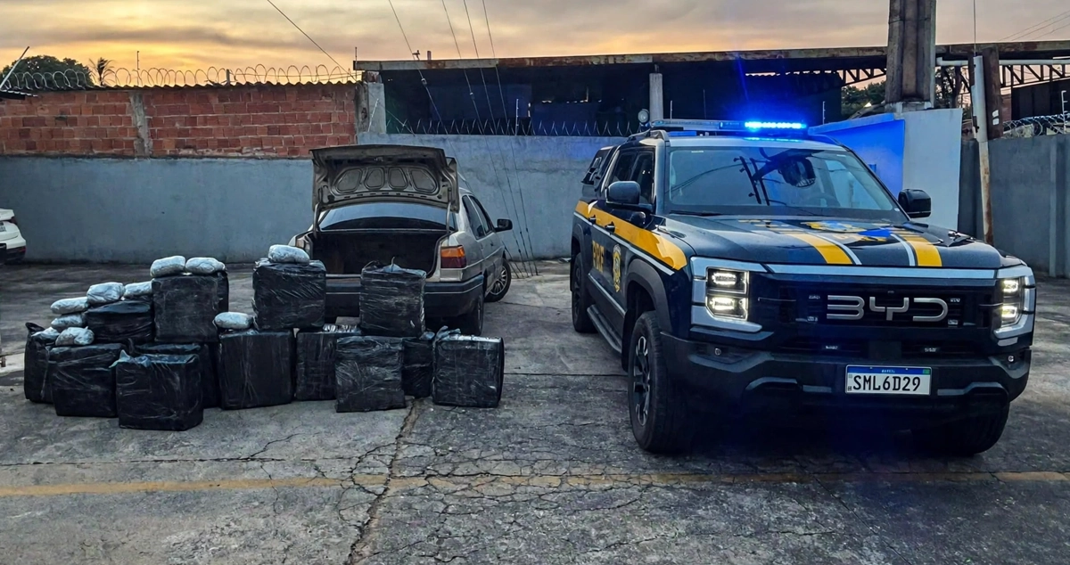 Perseguição na BR-158 em Paranaíba termina em apreensão de 426 kg de drogas pela PRF